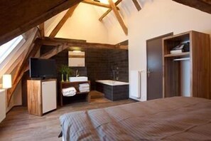 Minibar, in-room safe, desk, soundproofing