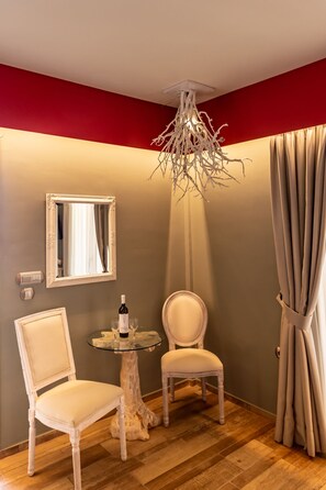 Honeymoon Suite, 1 King Bed | Living area | 26-cm flat-screen TV with satellite channels, TV, DVD player - Petani Bay Hotel - Adults Only (Kefalonia)