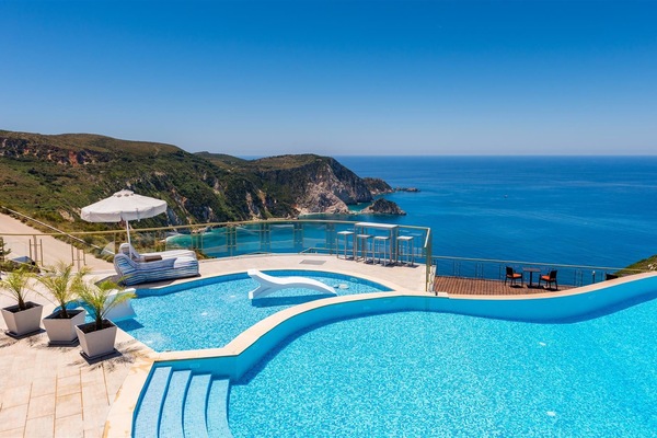 Seasonal outdoor pool, pool umbrellas, sun loungers