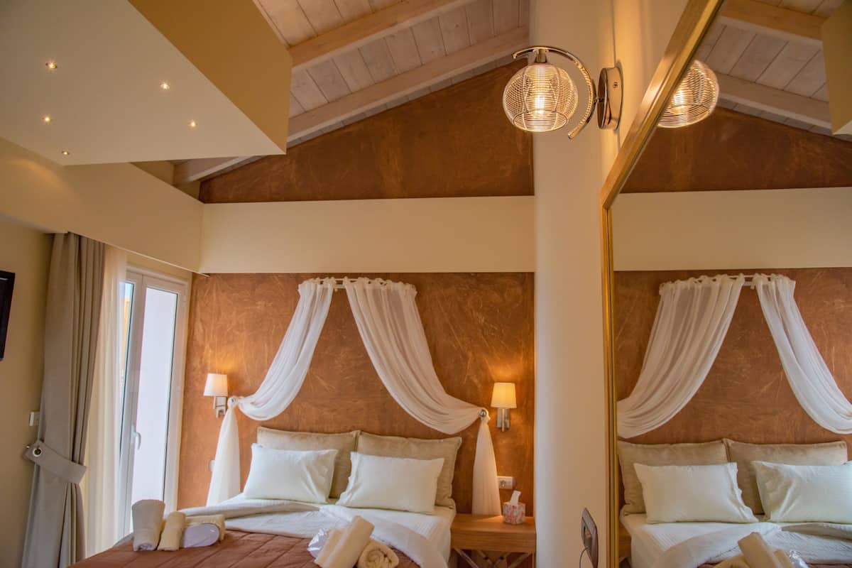 Design tweepersoonskamer, 1 queensize bed, uitzicht op zee | Luxe beddengoed, pillowtop-bedden, een kluis op de kamer, een bureau
