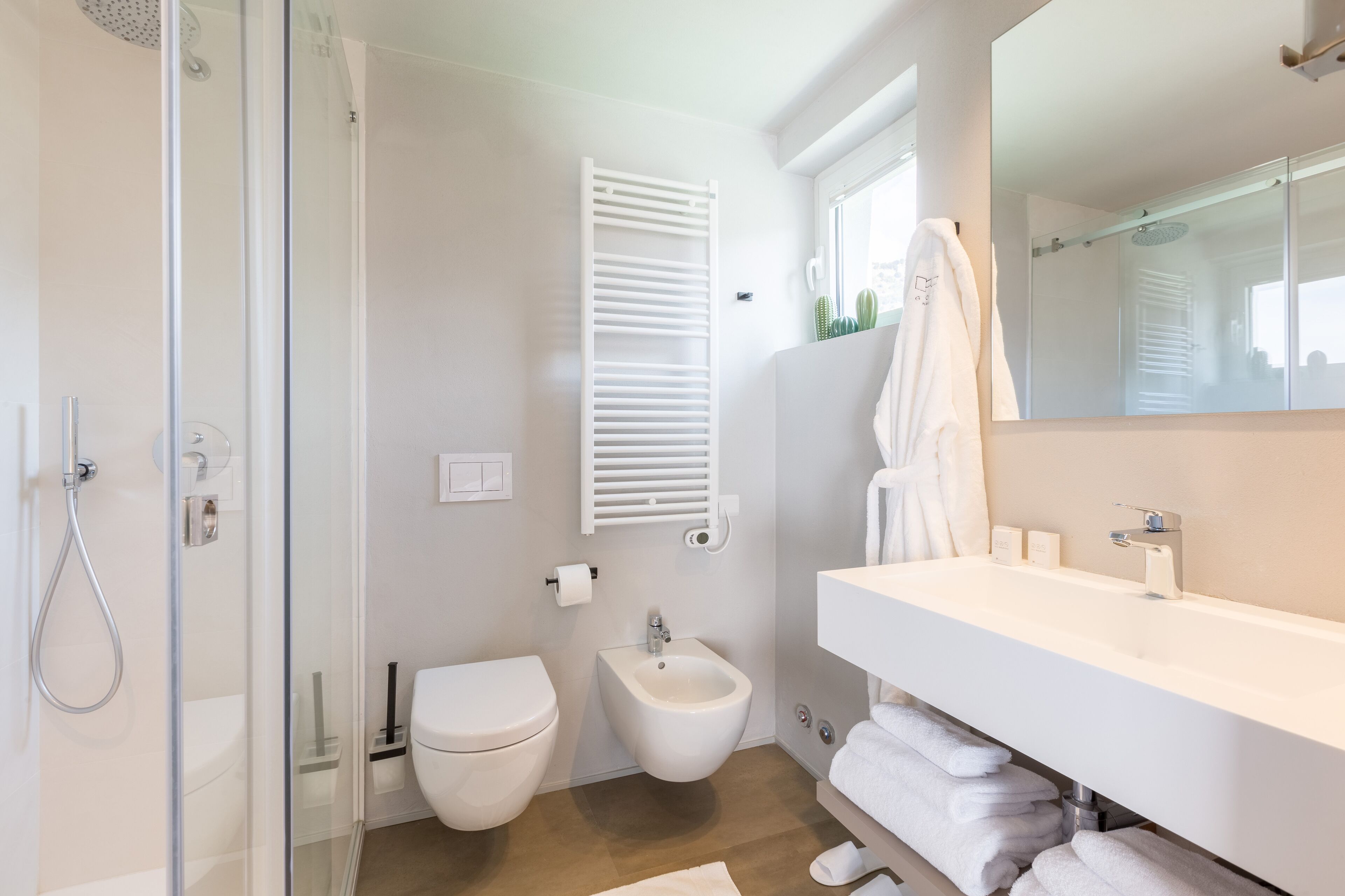 superior double room | bathroom | shower, rainfall showerhead, free toiletries, hair dryer