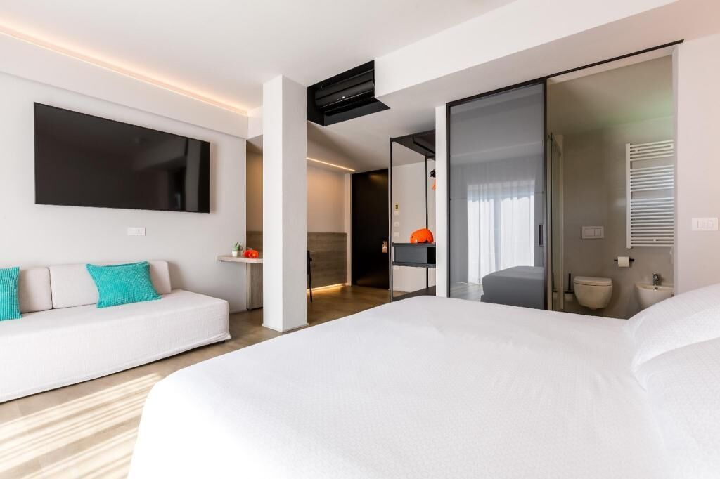 Ropa de cama hipoalergénica, cubrecamas y minibar 