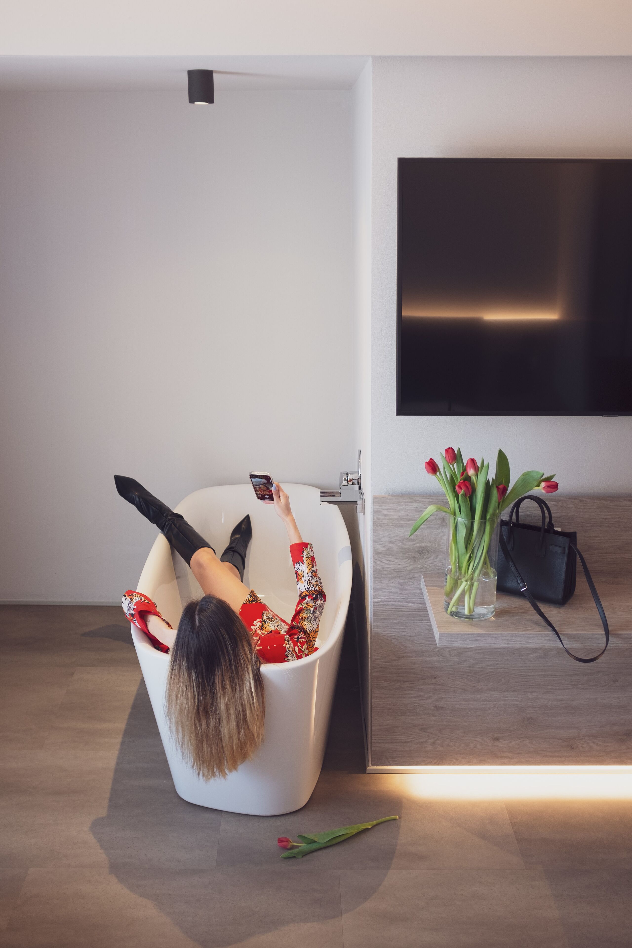 1 bedroom, hypo-allergenic bedding, down duvets, minibar