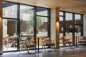 Breakfast and dinner served, Italian cuisine - PortoBay Teatro (Porto)