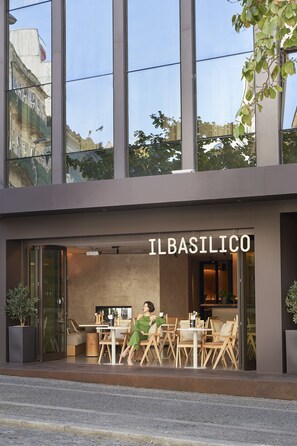 Petit déjeuner et dîner servis sur place, spécialités Cuisine italienne