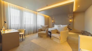 Suite | 1 bedroom, in-room safe, blackout drapes, soundproofing