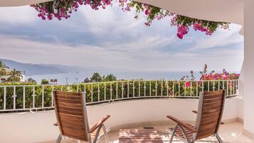 3 bedrooms, premium bedding, down comforters, in-room safe