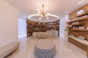 Couples treatment rooms, sauna, hot tub, steam room, body treatments