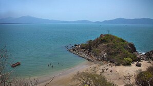 Gần bãi biển