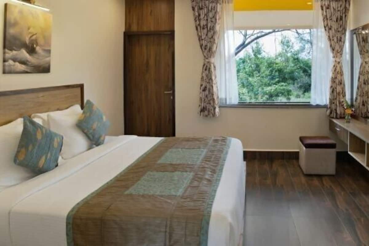 Premier Oda, Balkon, Bahçe Manzaralı (Premier Villa Garden View) | Odada kasa, masa, güneşlik/perde, ütü/ütü masası