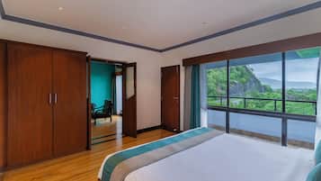 Sea View Privilege suite with Balcony | In-room safe, desk, blackout drapes, iron/ironing board