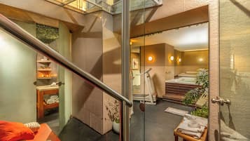 Couples treatment room(s), sauna, hot tub, body treatments, aromatherapy