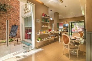 Free daily buffet breakfast