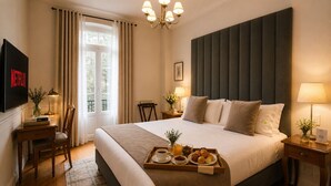 A hotel room with a large bed, bedside tables, a desk, a TV, and a window with curtains. - Duque Hotel Boutique & Spa (Buenos Aires)