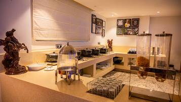 Daily buffet breakfast (INR 400 per person)