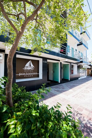 Front of property - Hotel Portonovo Plaza Malecón (Puerto Vallarta)