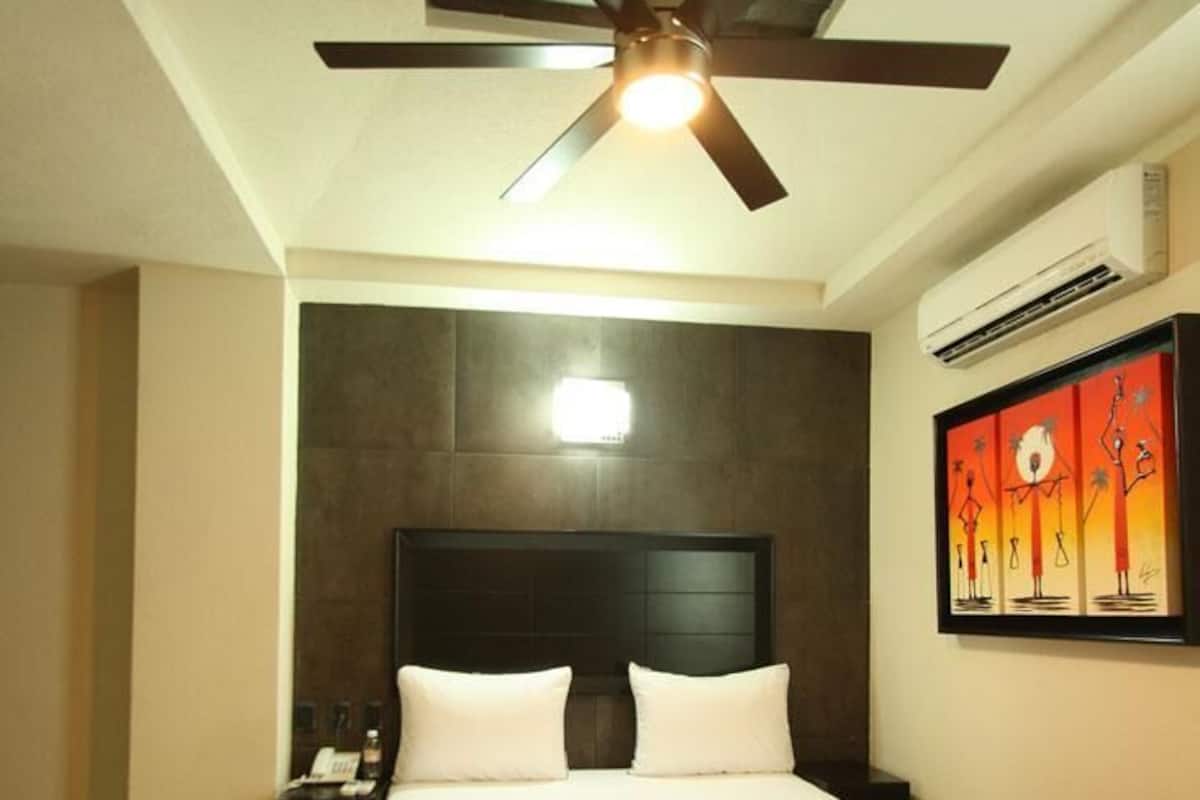 In-room safe, desk, soundproofing, WiFi (free)