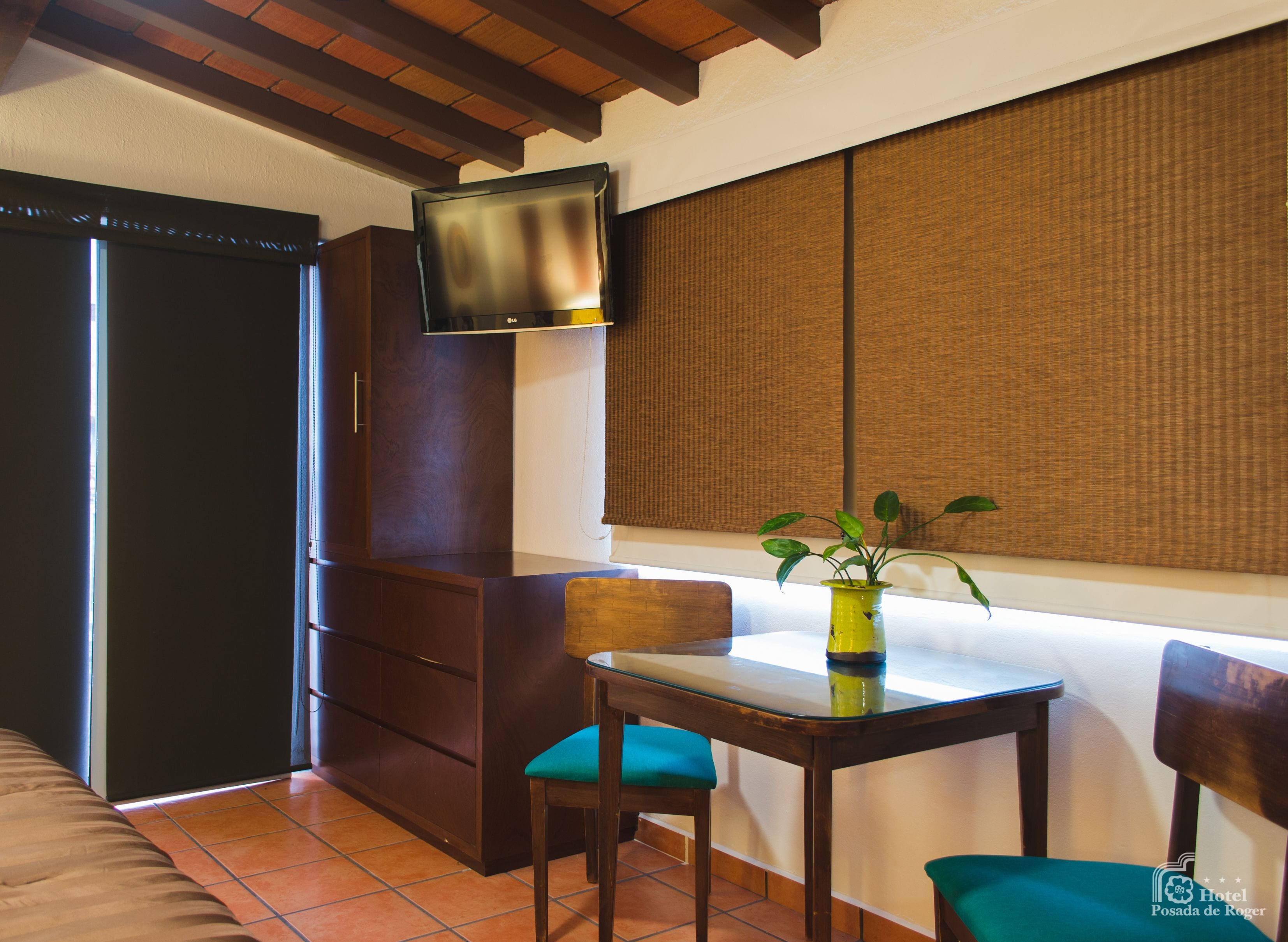 suite | living area | 32-inch plasma tv with cable channels, tv, pay films