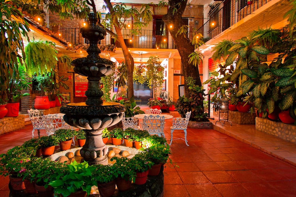Hotel Posada de Roger - Near Los Muertos Beach