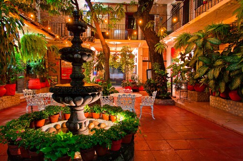 Hotel Posada de Roger - Near Los Muertos Beach