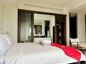 Pillowtop beds, in-room safe, individually furnished, iron/ironing board - Baan Yamu Residences (Pa Klok)