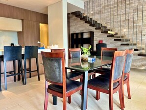 Breakfast, lunch and dinner served