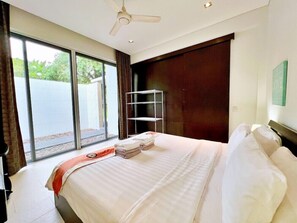 เตียงพร้อมฟูกเสริมที่นอน, ตู้นิรภัยในห้องพัก, ตกแต่งพิเศษโดยเฉพาะ