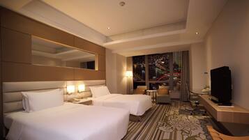 Minibar, in-room safe, desk, iron/ironing board