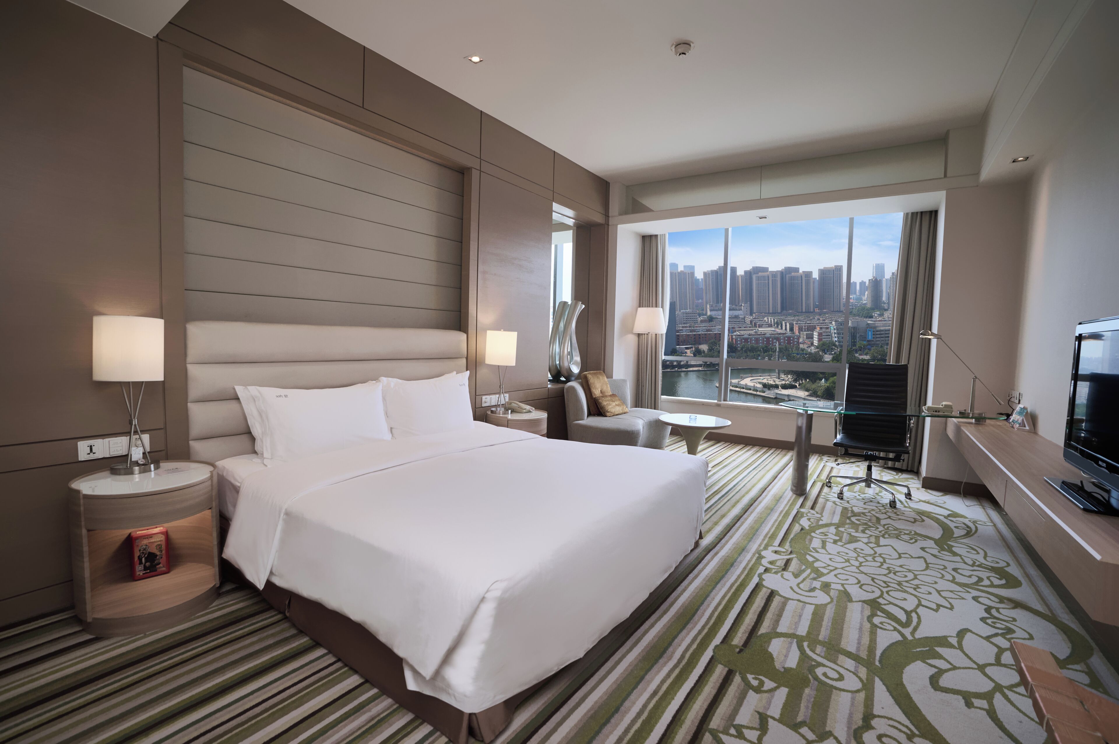 Minibar, in-room safe, desk, iron/ironing board