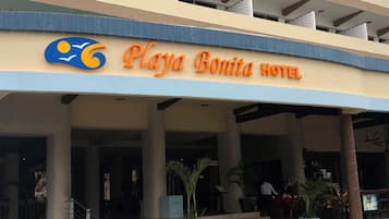 Down duvets, iron/ironing board, free WiFi, bed sheets