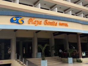 Down comforters, iron/ironing board, free WiFi, bed sheets - Hotel Playa Bonita (Mazatlán)