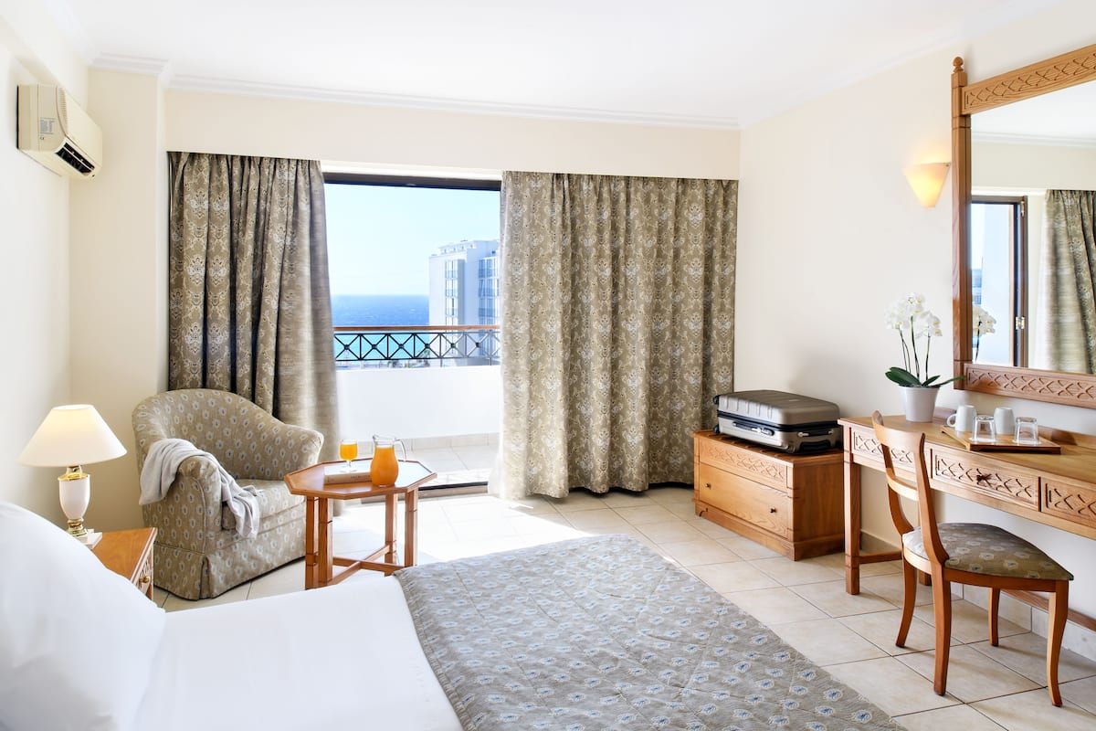 Suite | Premium bedding, minibar, in-room safe, desk