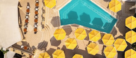 Outdoor pool, pool umbrellas, sun loungers
