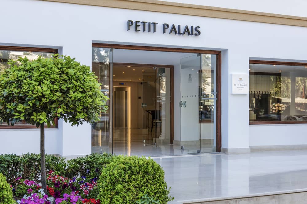 Canvas by Mitsis Petit Palais