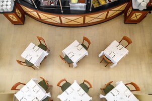 Café da manhã com buffet grátis todos os dias