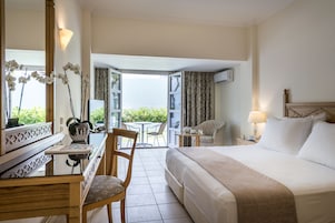 Standard Twin Room, Garden View | Premium bedding, minibar, in-room safe, desk