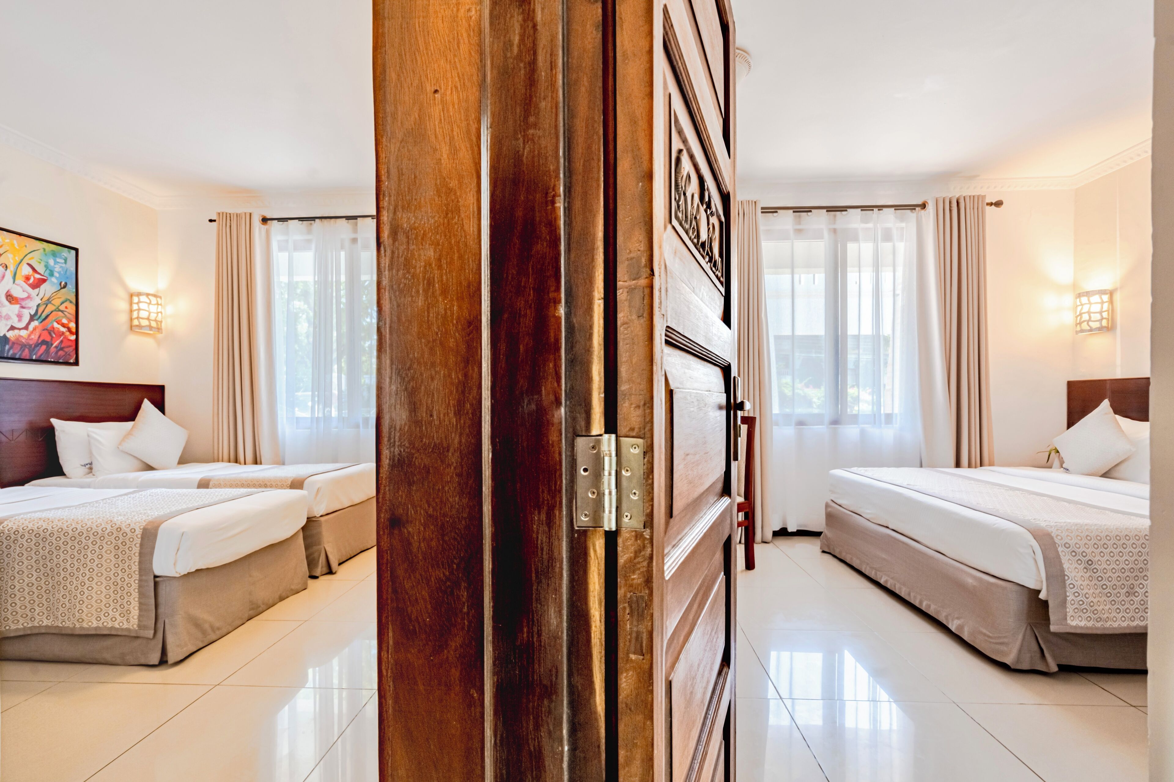 Colchones con efecto memoria, muebles diferentes y escritorio 