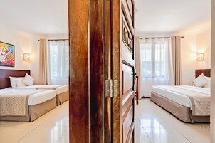 记忆海绵床垫、特色家居、办公桌、遮光窗帘