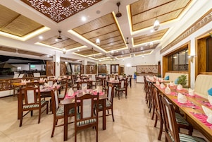 供应早餐、午餐和晚餐，国际美食