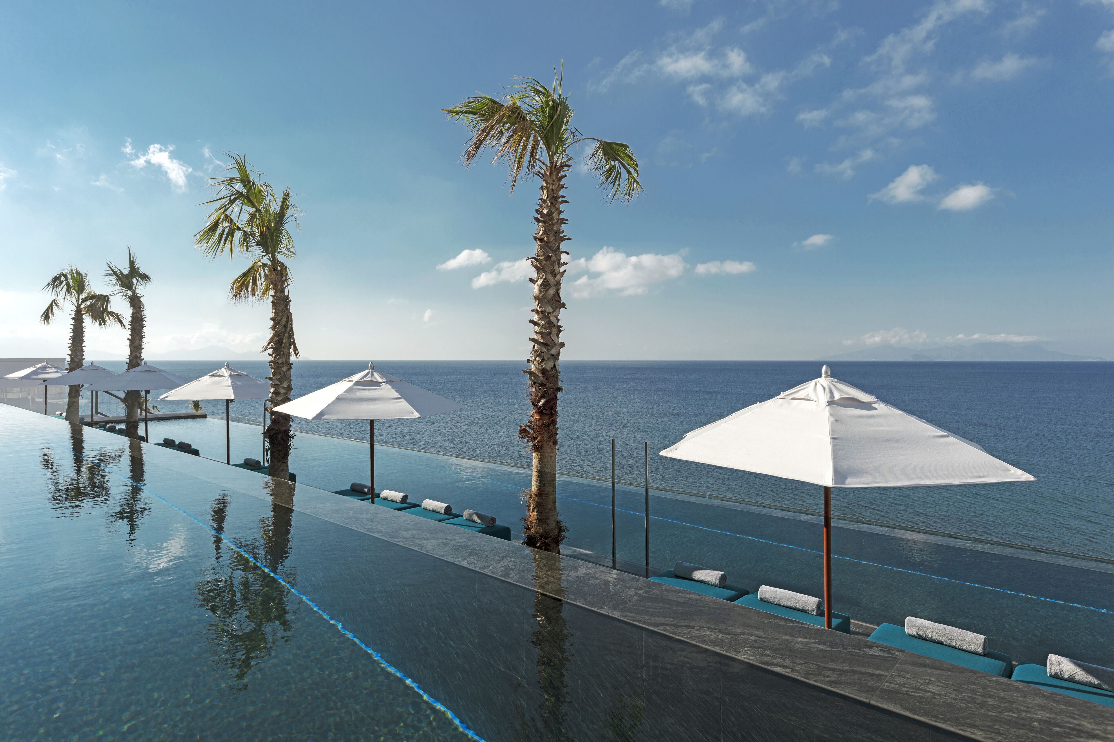 Free minibar, in-room safe, desk, soundproofing