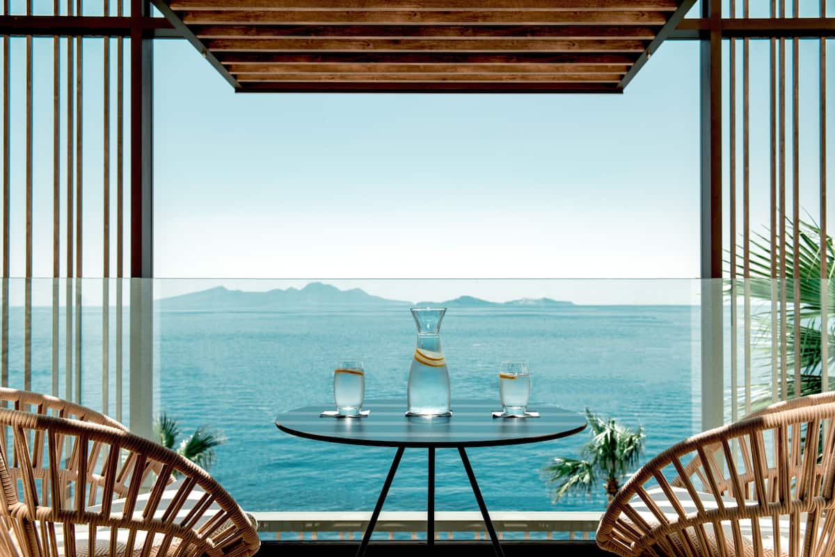 Doppia Superior, vista mare (Front Row) | 1 camera, minibar con snack e bevande gratuite, una cassaforte in camera