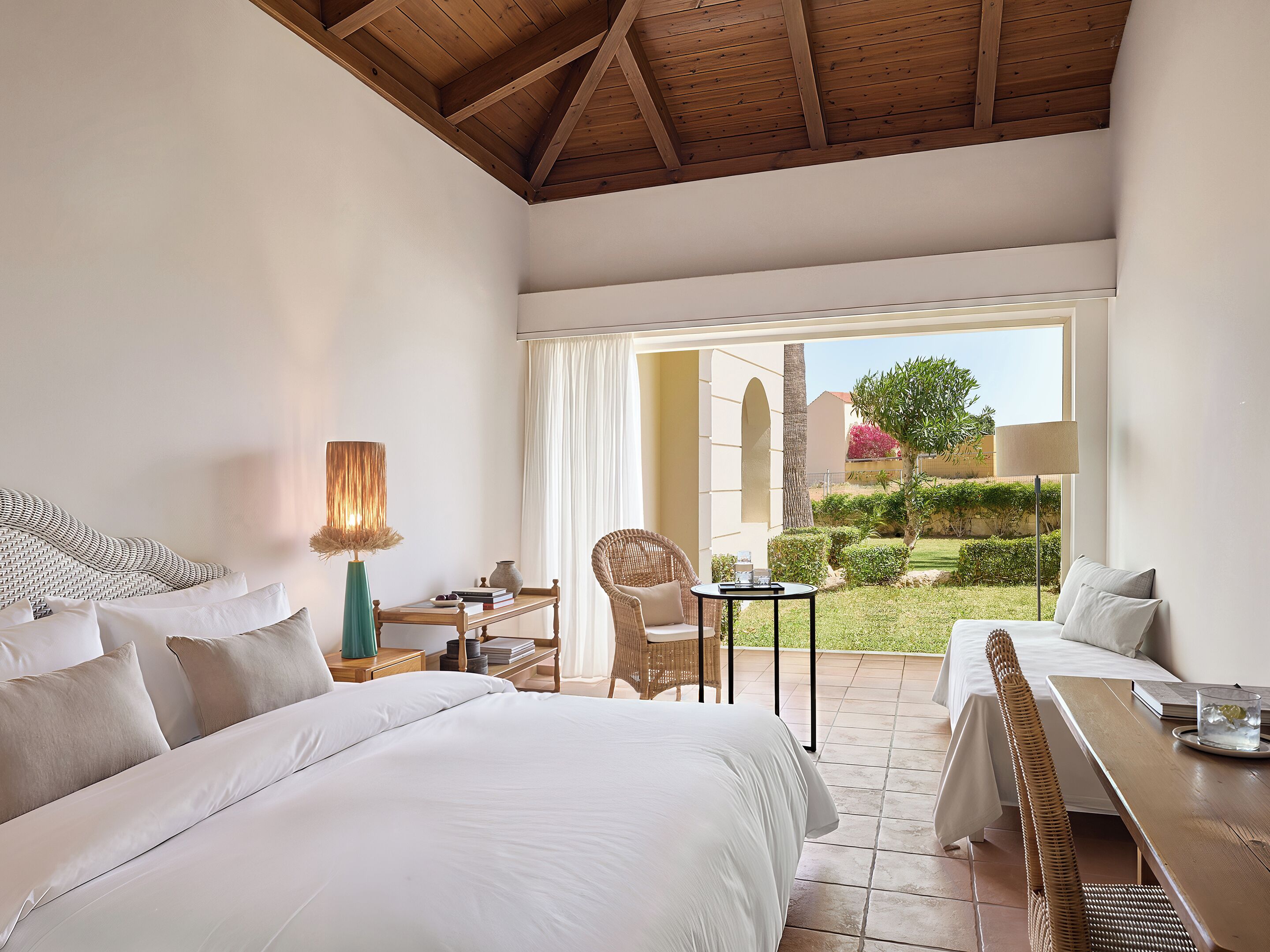 Hochwertige Bettwaren, Minibar, Zimmersafe, Verdunkelungsvorhänge