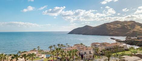 Indoor pool, 5 outdoor pools, pool umbrellas, pool loungers