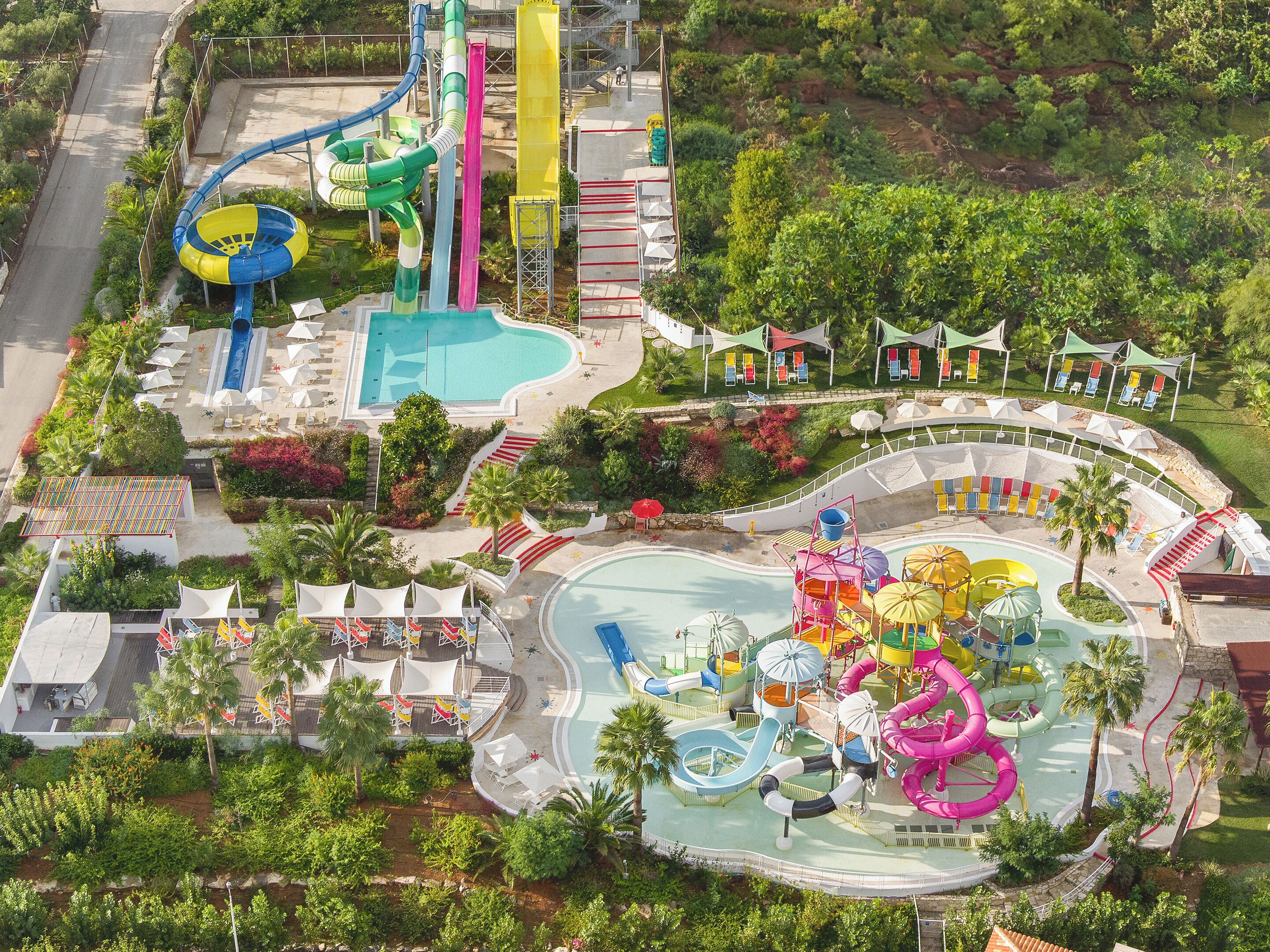 Indoor pool, 6 outdoor pools, pool umbrellas, pool loungers