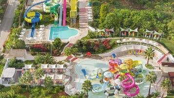 Indoor pool, 6 outdoor pools, pool umbrellas, pool loungers