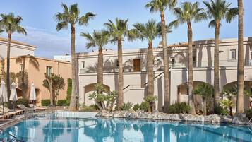 Indoor pool, 5 outdoor pools, pool umbrellas, sun loungers