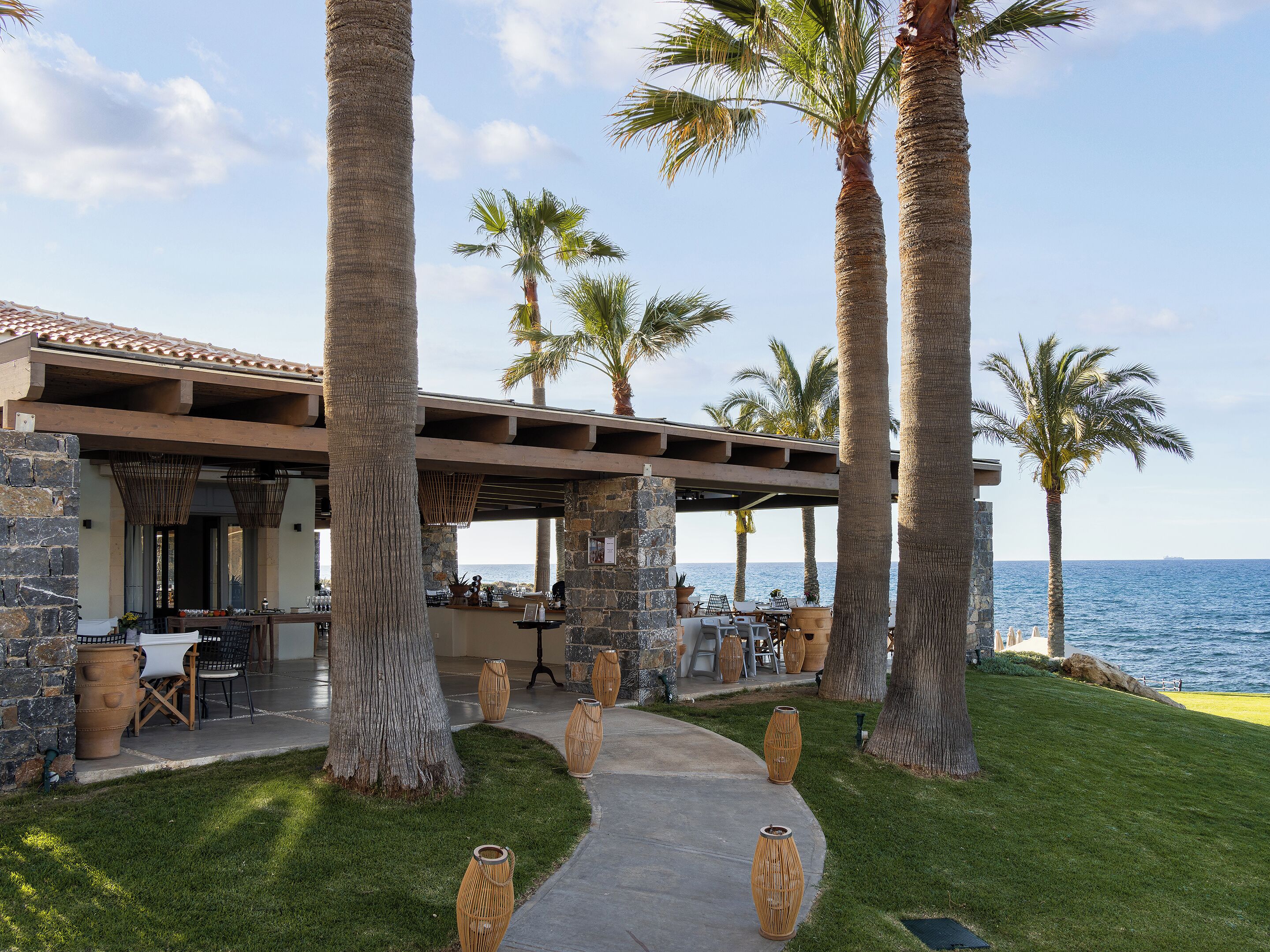 Lunch and dinner served