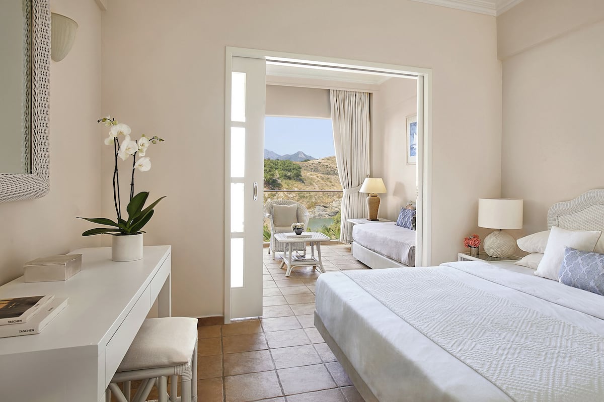 Premium bedding, minibar, in-room safe, blackout drapes