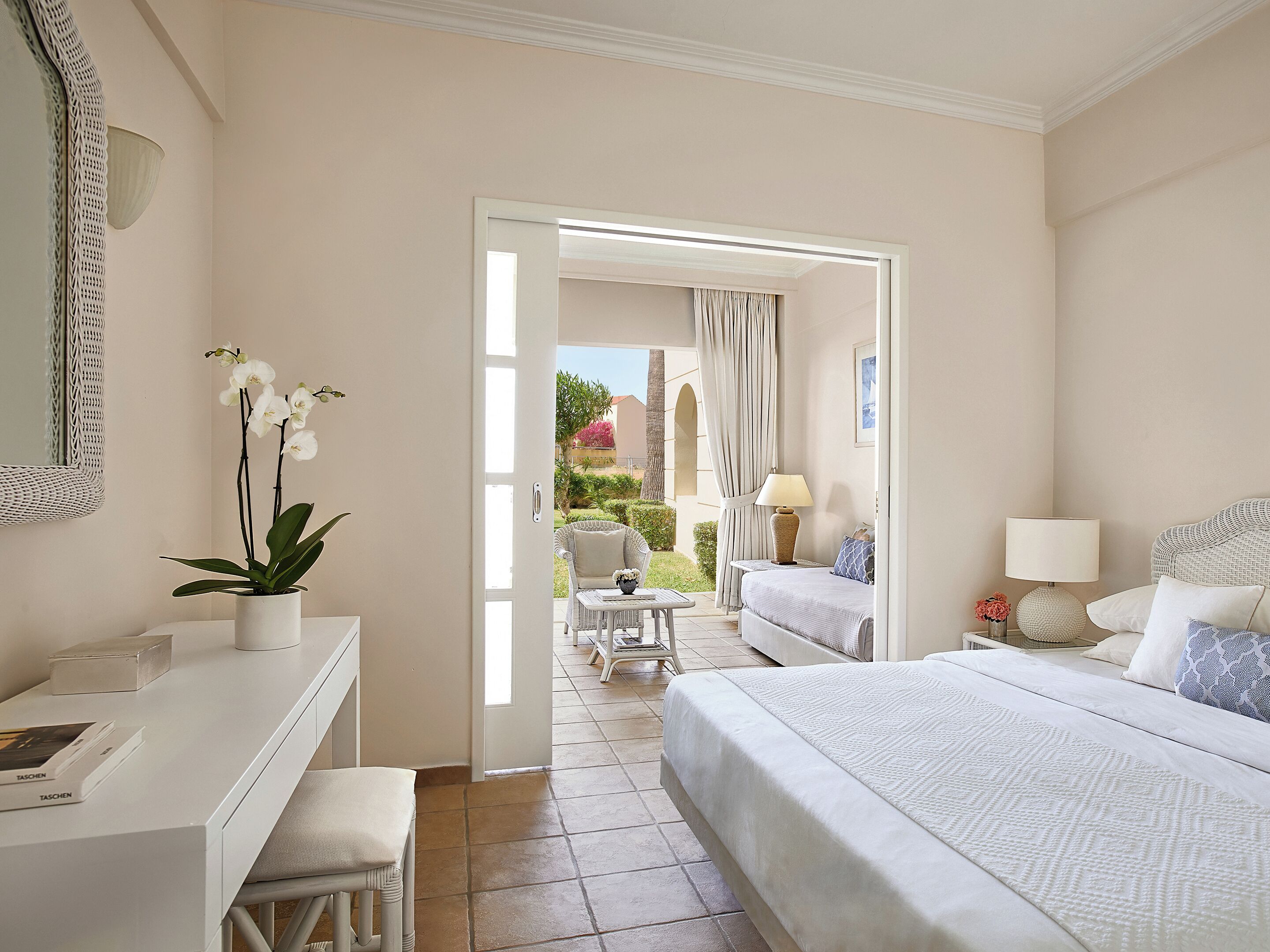 Hochwertige Bettwaren, Minibar, Zimmersafe, Verdunkelungsvorhänge