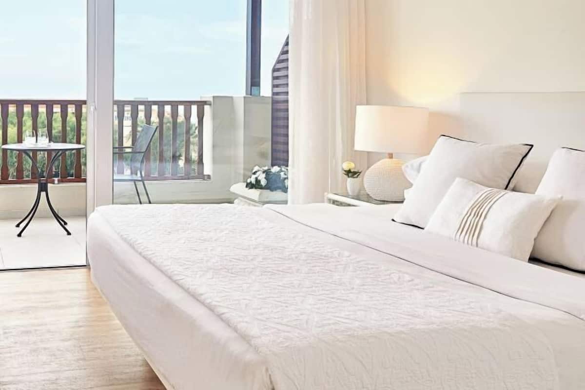 Ropa de cama de alta calidad y minibar
